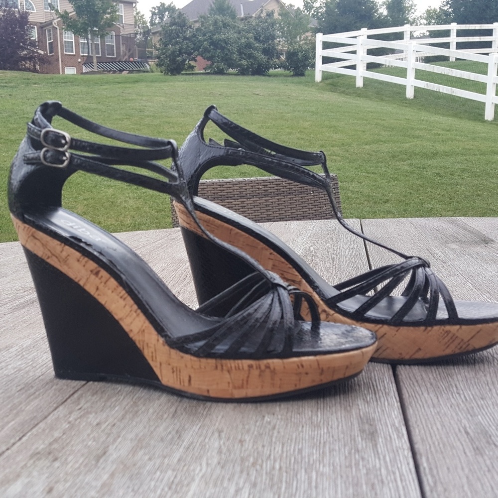 Black wedge sandles